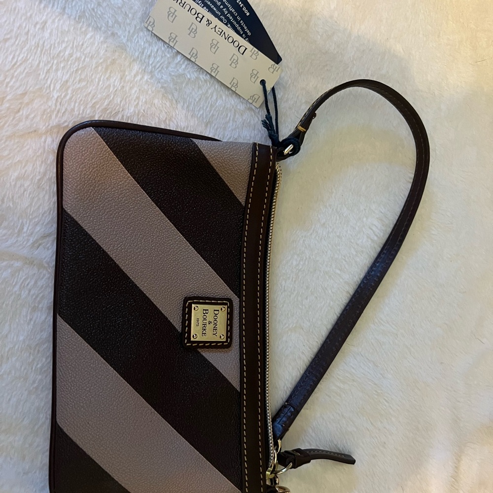 Dooney & Bourke wristlet